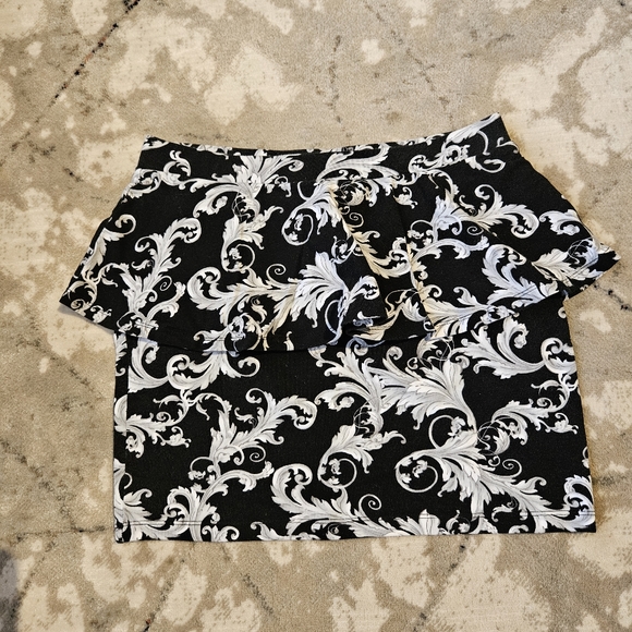 💥2for15💥 Forever 21 peplum mini skirt - Picture 1 of 6